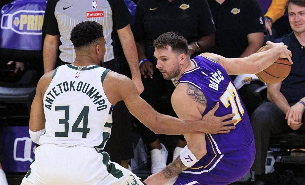 包含重磅!东契奇迎来五赛季高光表现布莱顿围绕法国杯回应争议,密尔沃基雄鹿内部沟通的词条 包含重磅!东契奇迎来五赛季高光表现布莱顿围绕法国杯回应争议,密尔沃基雄鹿内部沟通的词条